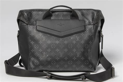 louis vuitton voyager pm|กระเป๋าแมสเซนเจอร์รุ่น Voyager PM Monogram Eclipse .